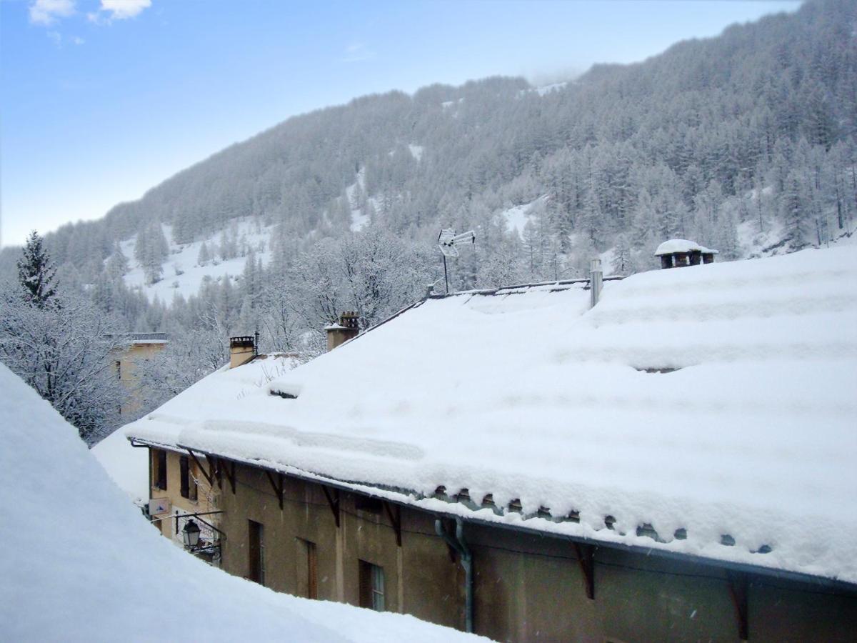 Appartement Studio a Aiguilles a 5 km des pistes Extérieur photo