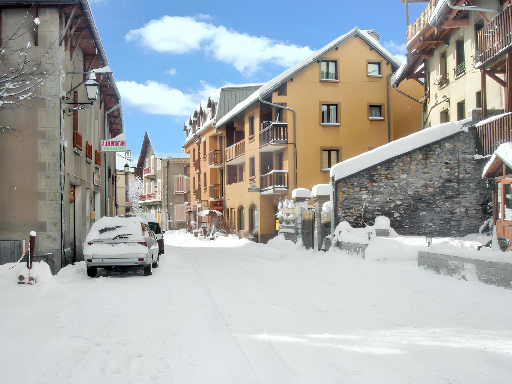 Appartement Studio a Aiguilles a 5 km des pistes Extérieur photo